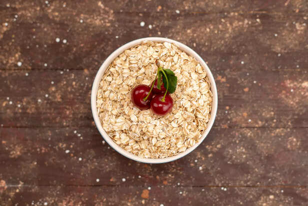 Cooked oatmeal as a healthy human superfood for dogs