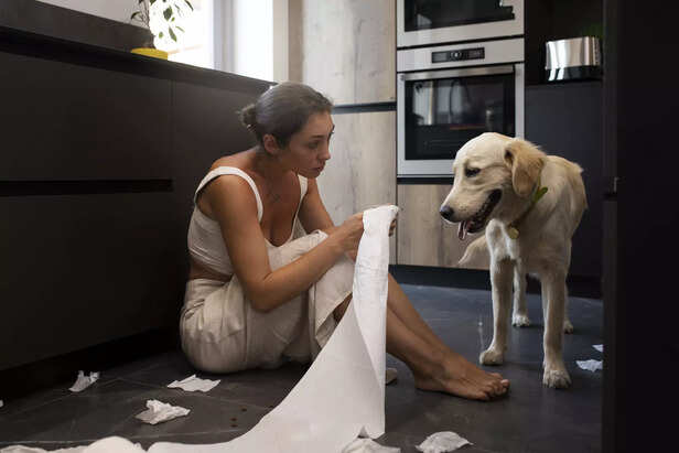 Women caught her dog maki